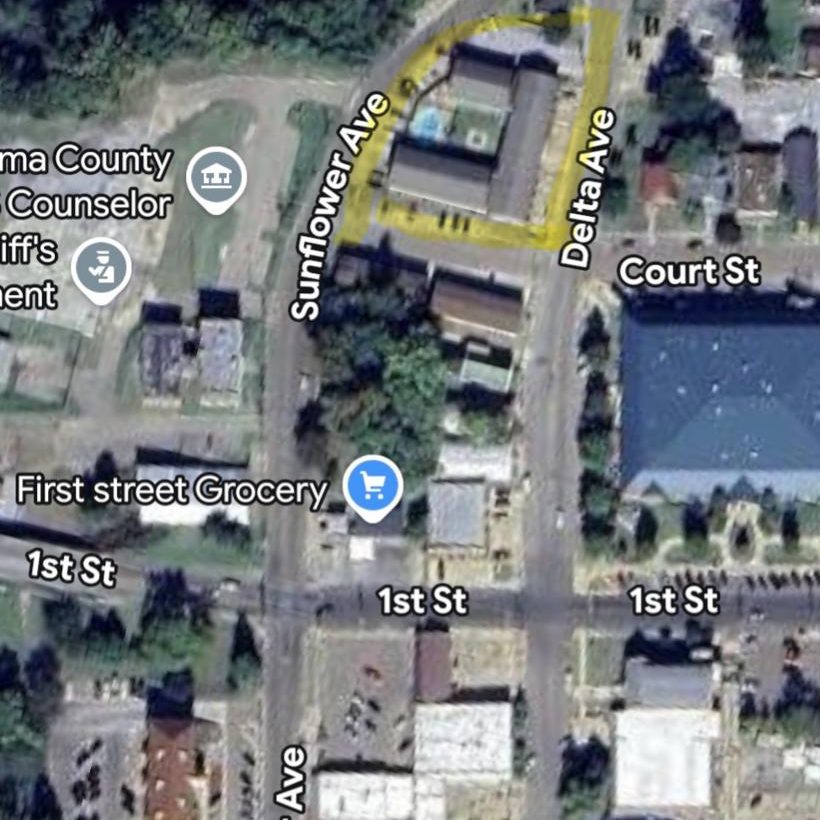Aerial map of the blocks around Ellis Arms showing First Street Grocery, the courthouse, and downtown restaurants and shops along Delta Ave